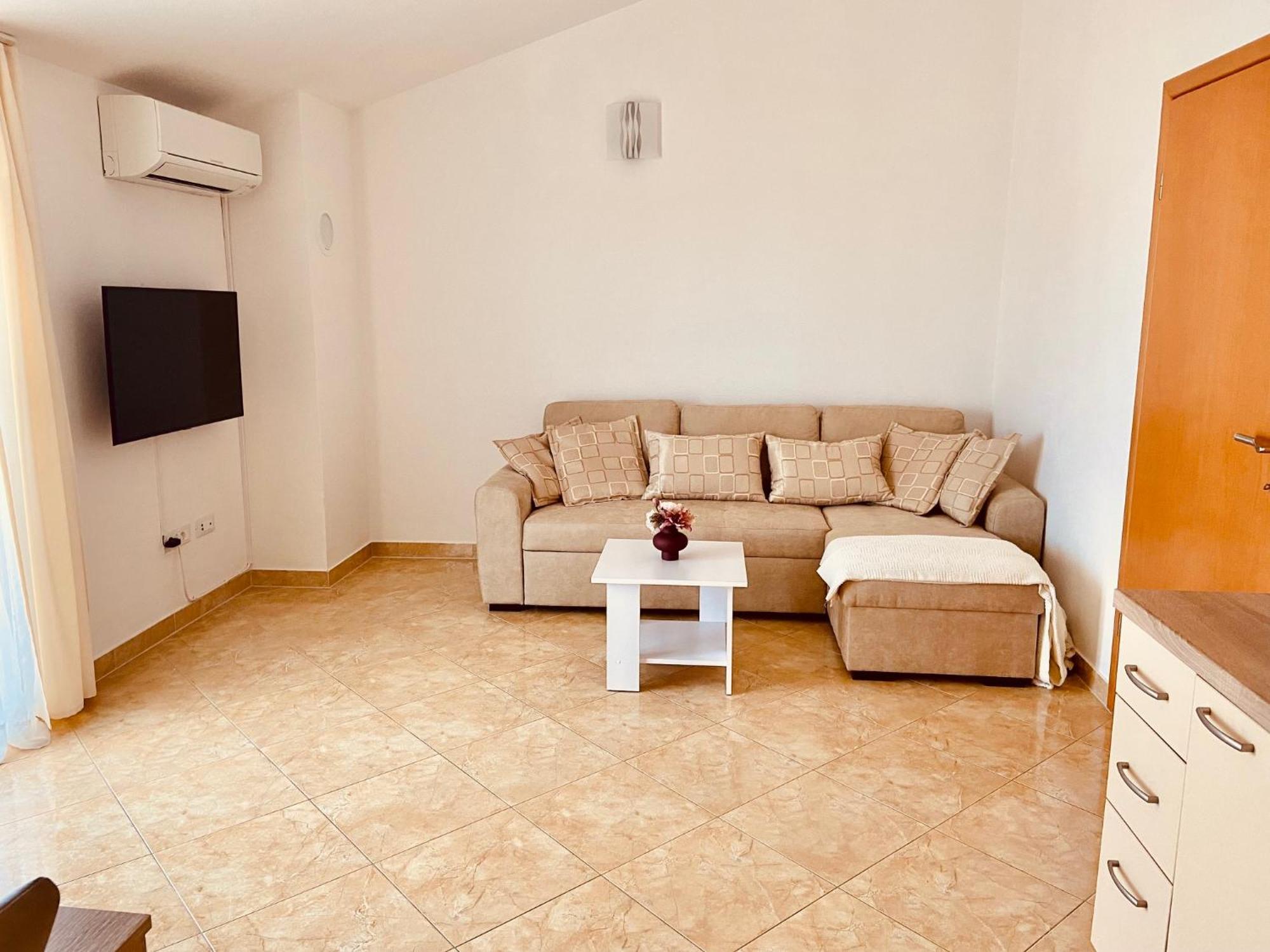 Apartments Brnada อูมัค ภายนอก รูปภาพ